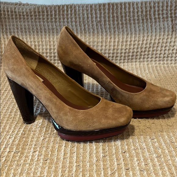 Elegant Tan Women's Heels - Picture 1 of 6